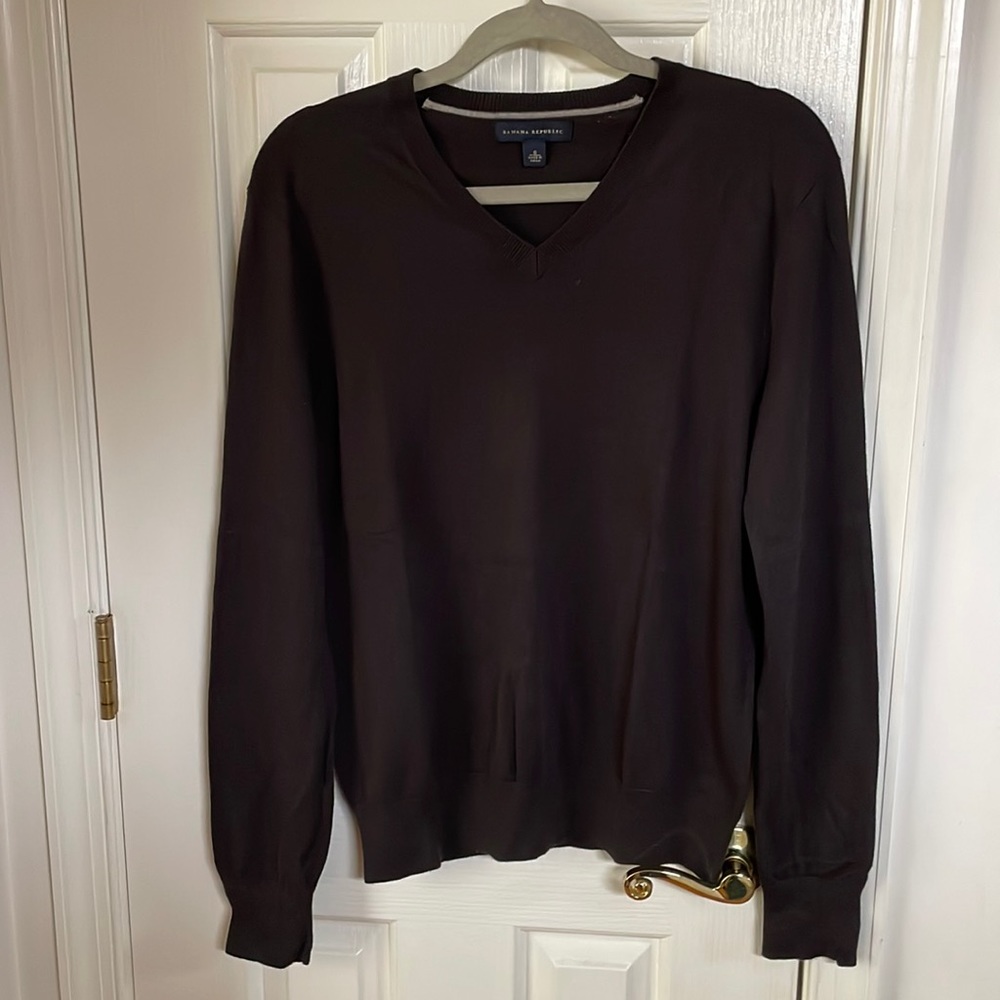 Banana Republic mens v-neck sweater. Chocolate brown. Size small. Silk blend.